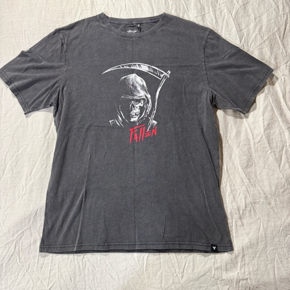 Fallen Footwear T-Shirt
Gray Reaper Chris Cole
Size XXL
New with tags